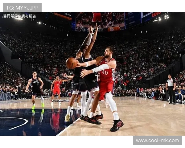 杰克逊展现惊人篮板统治力，成球队内线新支柱