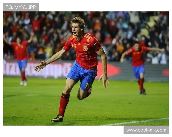 劳尔优雅射门方式惊艳全场，球迷盛赞其为“球场艺术家”